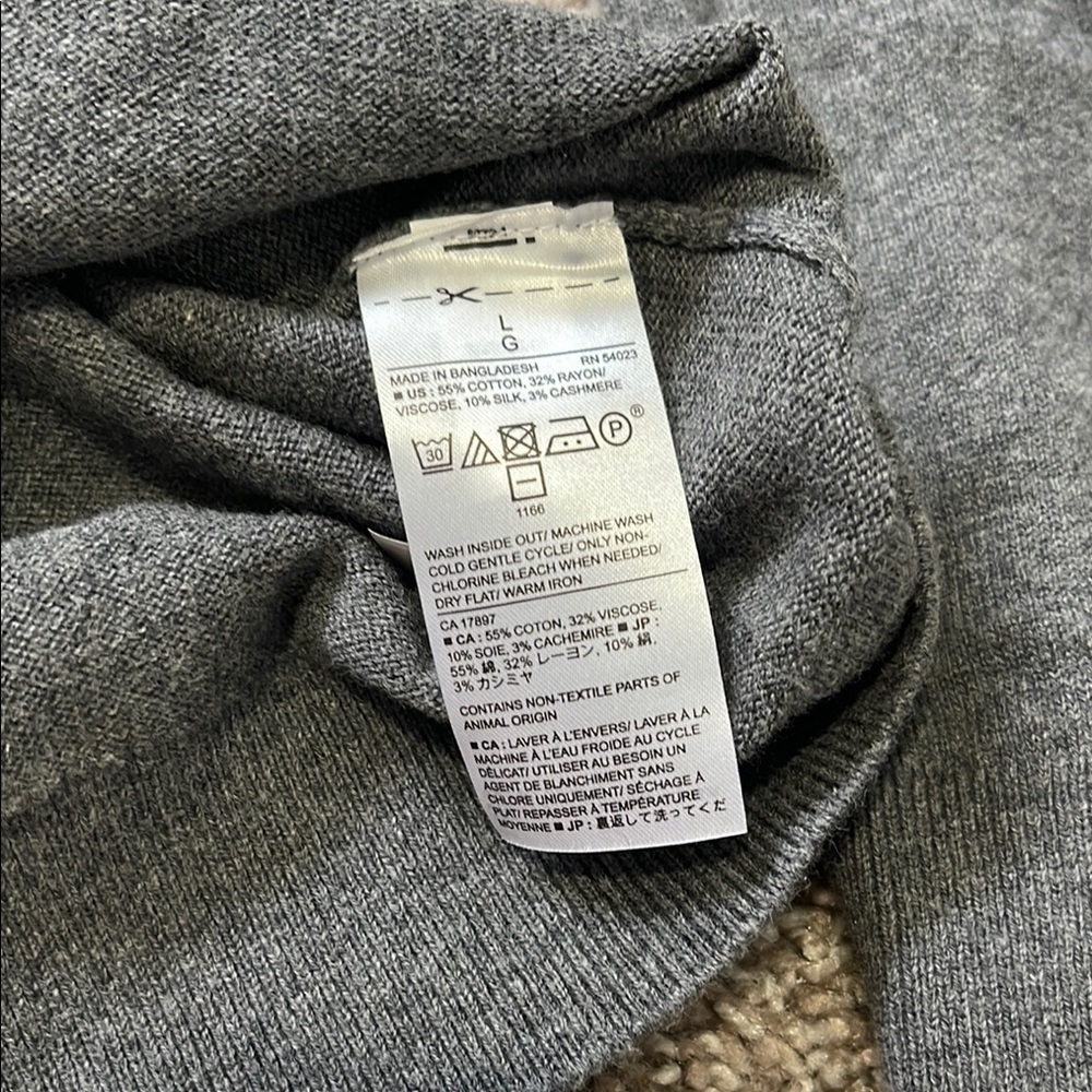 Men's Gray Banana Republic V-Neck Sweater - Picture 3 of 4